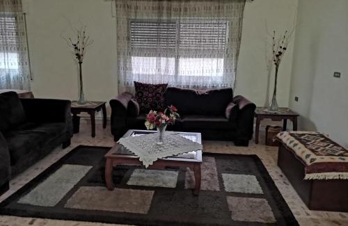 Madaba Apartment | Alice & Andrew Apt. Few Steps to Madaba Old City Center