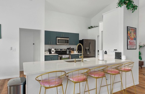 Kissimmee House | Alice in Wonderland Themed house with Illusion Room, Private Pool in Kissimmee