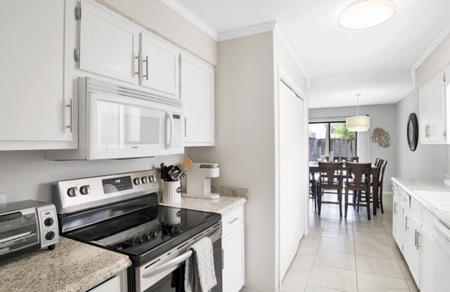 Northeast Pensacola House | Alicia Dr. Townhome~Dining-Shopping-Beaches