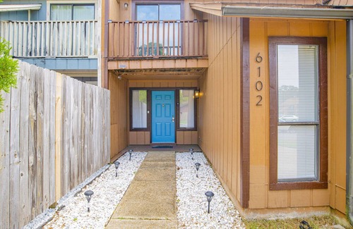 Northeast Pensacola House | Alicia Dr. Townhome~Dining-Shopping-Beaches