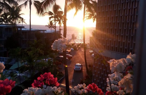 Kailua-Kona Condo | ALII VILLAS Oceanfront complex! Stunning Ocean and Pool view, highly rated Condo