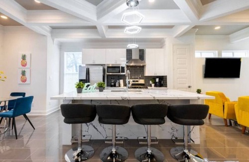 Northside House | Alim Pad 1: Chic brand new house near Downtown