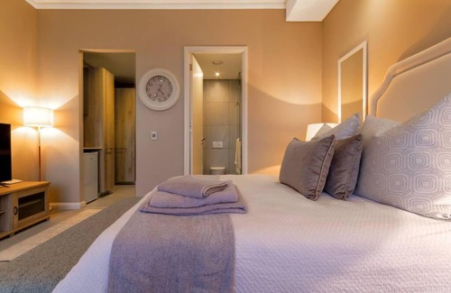 Menlyn Apartment | Alimama Spaces: Koketso's Menlyn Maine