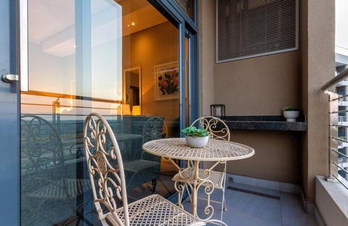 Menlyn Apartment | Alimama Spaces: Koketso's Menlyn Maine