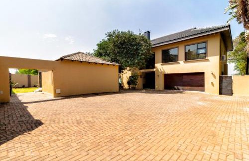 Greater Johannesburg Metropolitan Area Apartment | #AlimamaSpaces Culross House