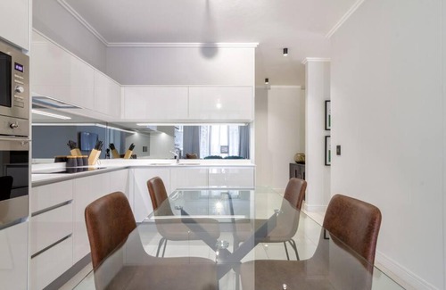 Greater Johannesburg Metropolitan Area Apartment | #AlimamaSpaces: Jay's Cassini