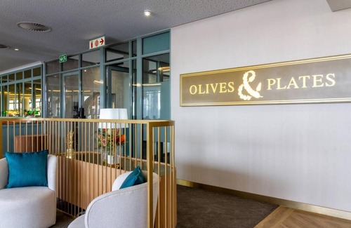 Greater Johannesburg Metropolitan Area Apartment | #AlimamaSpaces: Jay's Cassini