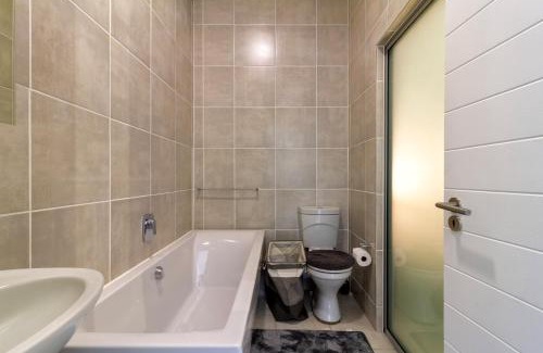 Greater Johannesburg Metropolitan Area Apartment | #AlimamaSpaces Mpho's Greenlee