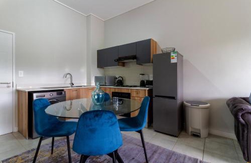 Greater Johannesburg Metropolitan Area Apartment | #AlimamaSpaces Mpho's Greenlee