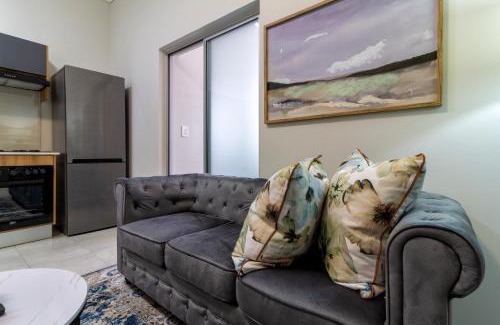 Greater Johannesburg Metropolitan Area Apartment | #AlimamaSpaces Pano's Greenspace