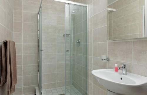 Greater Johannesburg Metropolitan Area Apartment | #AlimamaSpaces: The Chelsea's Munyaka