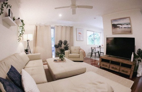 Currumbin House | Alinas Currumbin Beach House-2 minutes to the beach