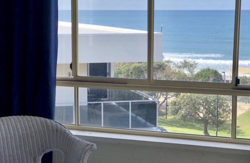 Kings Beach Apartment | Alinga Unit 5 - This holiday unit boasts an unbeatable location, with the waves just 200 meters away