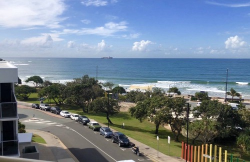 Kings Beach Apartment | Alinga Unit 5 - This holiday unit boasts an unbeatable location, with the waves just 200 meters away