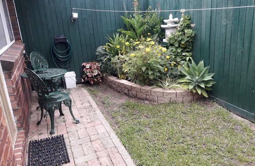 Kippa-Ring House | Alison's Rest. Close to station and shops.