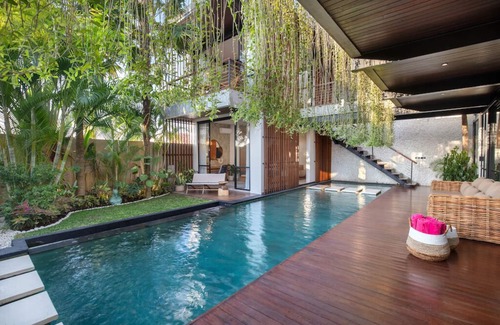Berawa Villa | ALL ABOUT Canggu! Young Sassy Boho Style Villa for XL Groups