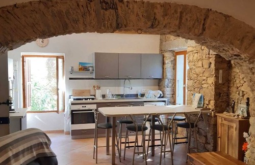 Isolaccio-di-Fiumorbo Apartment | All comfort-Riverside natural swimming pools - waterfalls 5 mins - Sea 15 mins