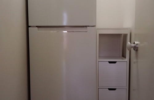 Collingwood Park Villa | All comfort single bedroom in villa, morning coffee, relax, go shopping in Malls