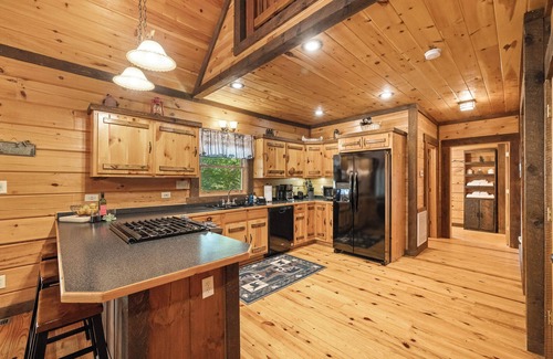 Mineral Bluff Cabin | All Decked Out - A Cozy Escape in the Heart of North Georgia - 8 Guests