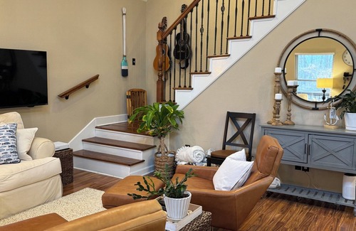 Counce House | All Decked Out- Elegant Pickwick Lake Living, Sleeps 10
