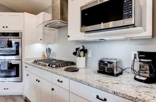 Lakeside Estates House | ALL DECKED OUT- New Lake View Home. Private Dock. Hot Tub. Golf Cart