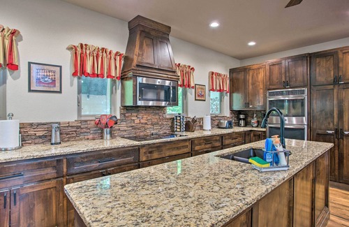 Kingston House | All-Encompassing Family Retreat Near Lake Texoma!