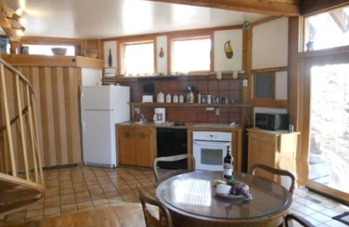 Cripple Creek Cottage | All Fees Included-Romantic Mountain Getaway Honeymooner Cozy Cottage w/Hot tub.