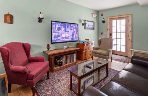 Bread Loaf Apartment | All guest rooms in Chipman Inn- Your classic B&B in Vermont