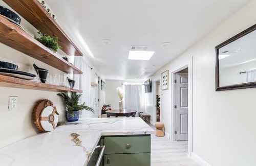Valencia House | All-Inclusive 2-Bed ADU Near Magic Mountain