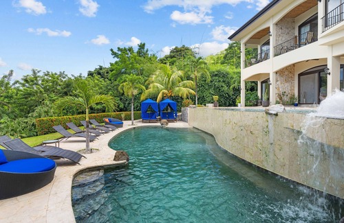 Coco Villa | All-Inclusive 8-BR Luxury Ocean-View Villa – Groups & Meal Plans