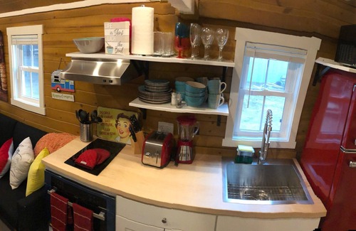 Nice Cabin | ALL INCLUSIVE AMENITIES:Kayak,SUP,Pedal Boat,PingPong,Pickleball,Movie Nt &MORE!