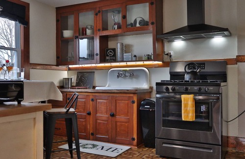 Lackawanna Apartment | All Inclusive! Clean, Comfortable & Fully Furnished Apartment for Travelers Un.3