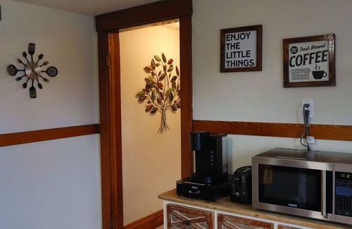 Lackawanna Apartment | All Inclusive! Clean, Comfortable & Fully Furnished Apartment for Travelers Un.3