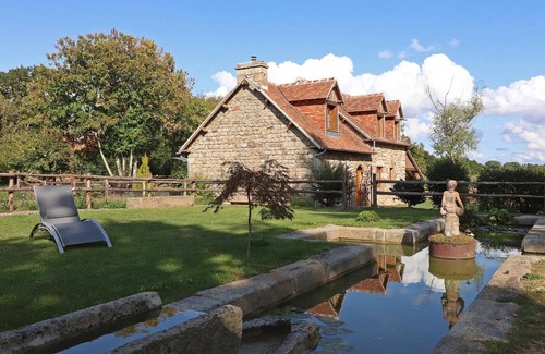 Ceauce Cottage | All-inclusive cottage with garden and pets allowed in Céaucé