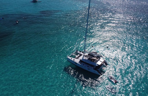 Nassau Boat Rental | All inclusive luxury sailing catamaran Amura in Nassau, Bahamas