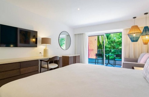 Bavaro Hotel | All Inclusive Room for Your Perfect Getaway Near Stunning Beaches! Pool