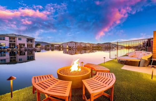 Terra Lago House | All Inclusive-Sunset Lake/Games