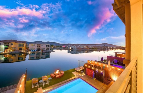 Terra Lago House | All Inclusive-Sunset Lake/Games