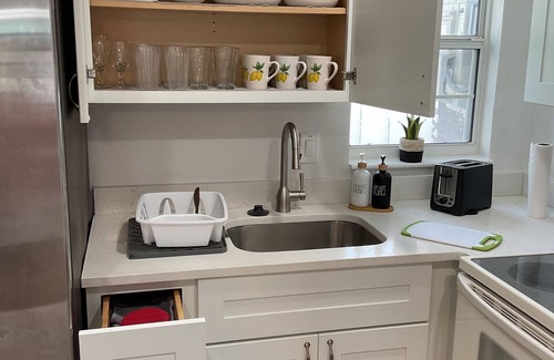 Island Estate Hotel | ALL NEW Charming Couples Beach Getaway!