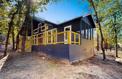 Holly Lake Ranch House | All-new cottage with resort amenities, covered porch, & screened dining room