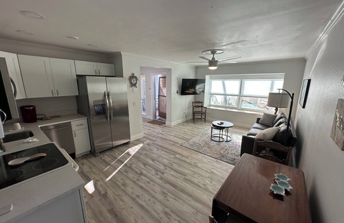 Clearwater Beach Hotel | ALL NEW Spacious Beach getaway at the Sea Turtle!