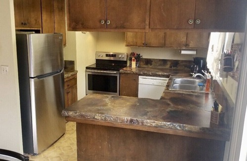Wrightwood Cabin | All Pine Inn - Large 4bd/2ba - just steps to the village