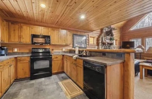 Boyne City Cabin | All Season Adventure - Hot Tub - Luxe Cabin on Boyne Mountain