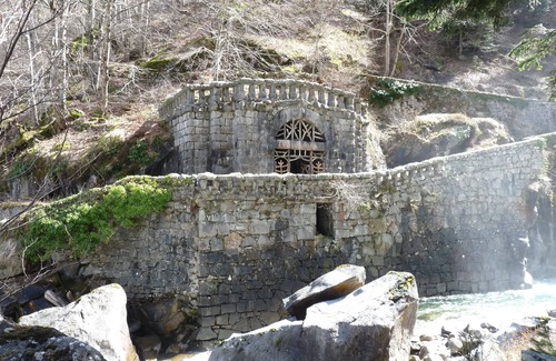 Cauterets Apartment | All-season apartment city center wi-fi 1* star 200m from gondolas