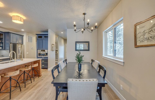 Tamarack Resort Cabin | All-Season Cabin: Hot Tub & Sauna in Donnelly