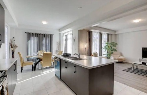 Springwater House | All-Season Chalet Retreat | Sleeps 14 | Ski & Spa