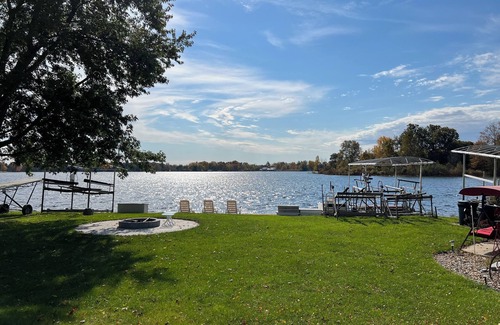 Decatur House | All Season Family Fun Lakefront Cottage Retreat