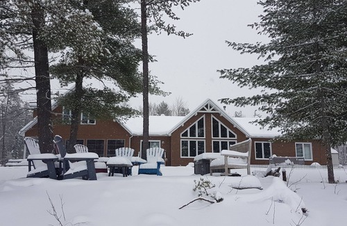 Whitewater Region Cottage | All Season Getaway - Large Private Beach House - Perfect for Families