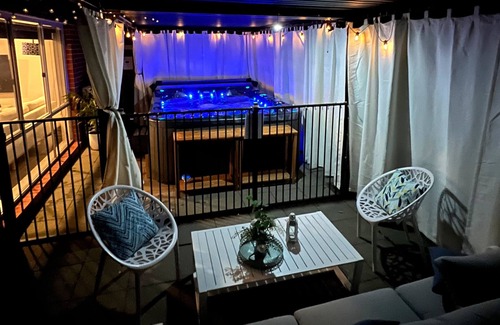 Rosebud House | All Seasons Family Retreat with Spa & Pool table
