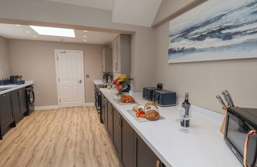 Muston Cottage | ALL SEASONS, pet friendly, character holiday cottage in Filey